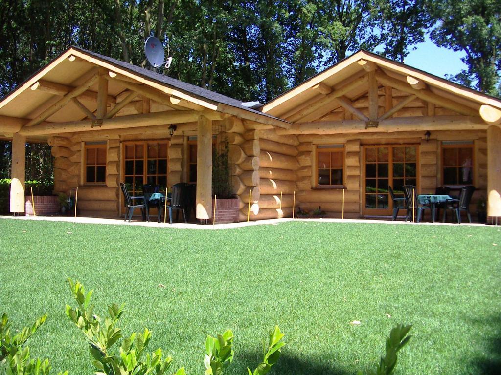 Boomgalows De Roestelberg Vakantiehuis *