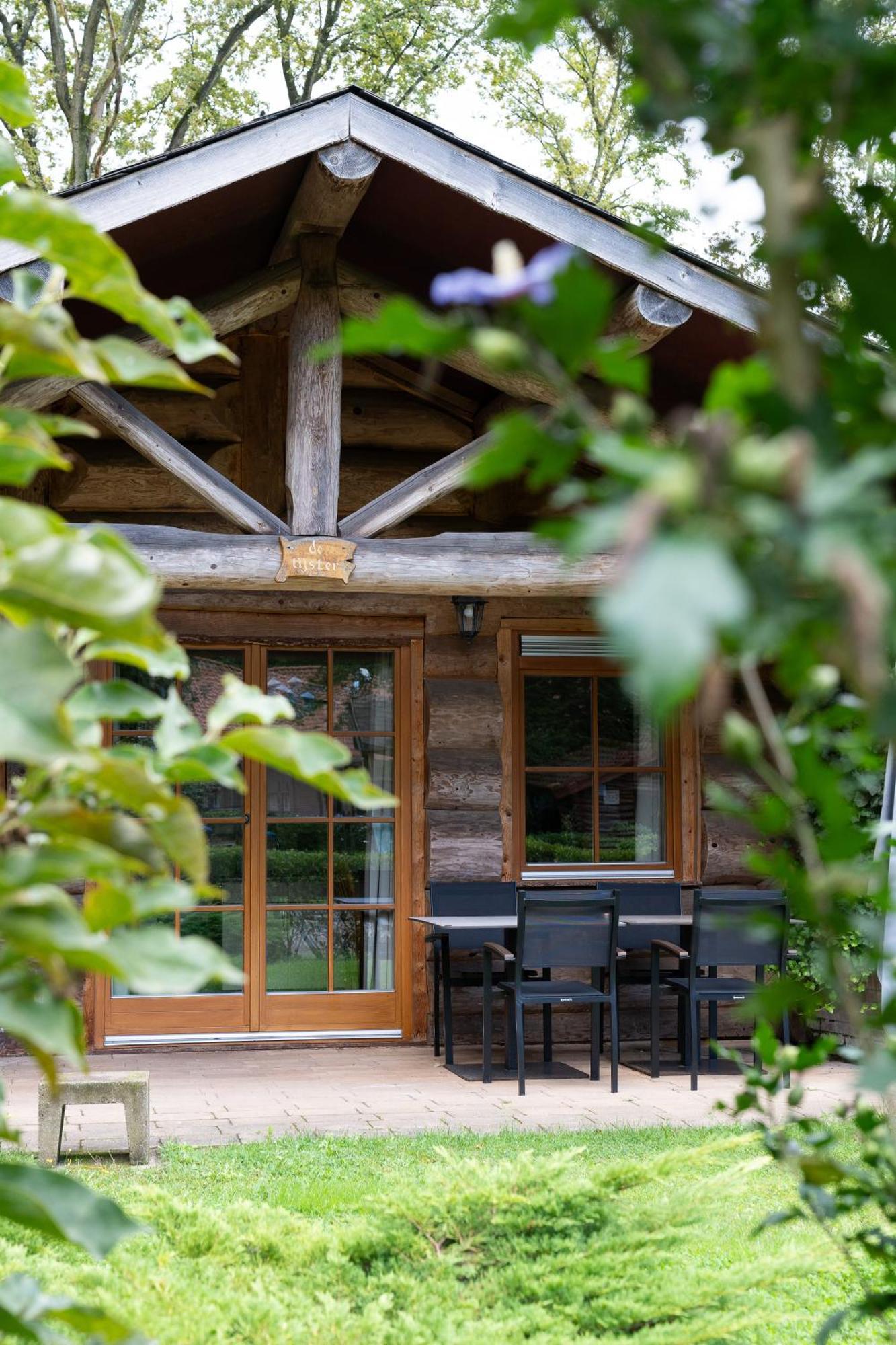 Boomgalows De Roestelberg Vakantiehuis *